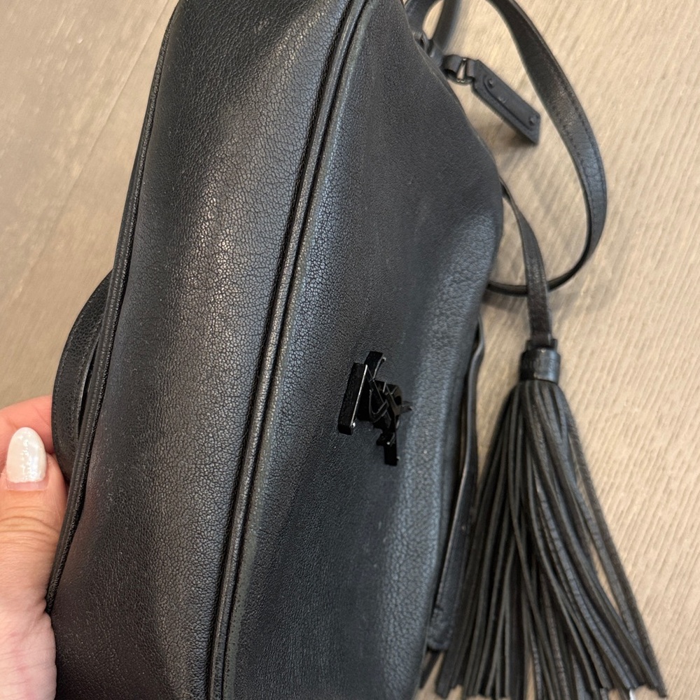 Yves Saint Laurent Lou Camera Bag in grained leather - Picture 4 of 4